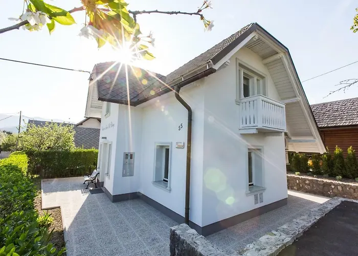 Vacation Old Cherry בית נופש *